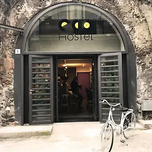 Hostel Eco, Katanya
